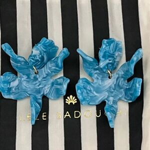 LELE SADOUGHI NWT AUTHENTIC OCEAN COVE HAND-SWIRLING SMALL PAPER LILY EARRINGS